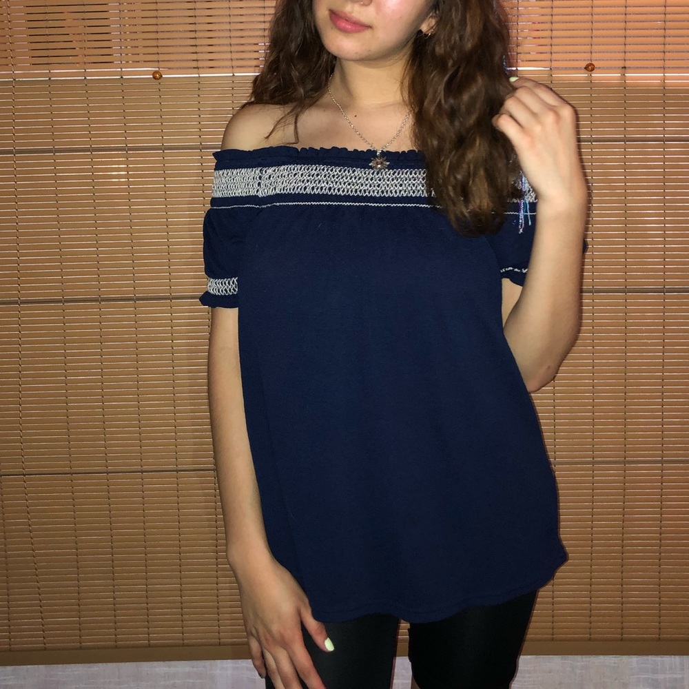 off shoulders blue shirt!🦋